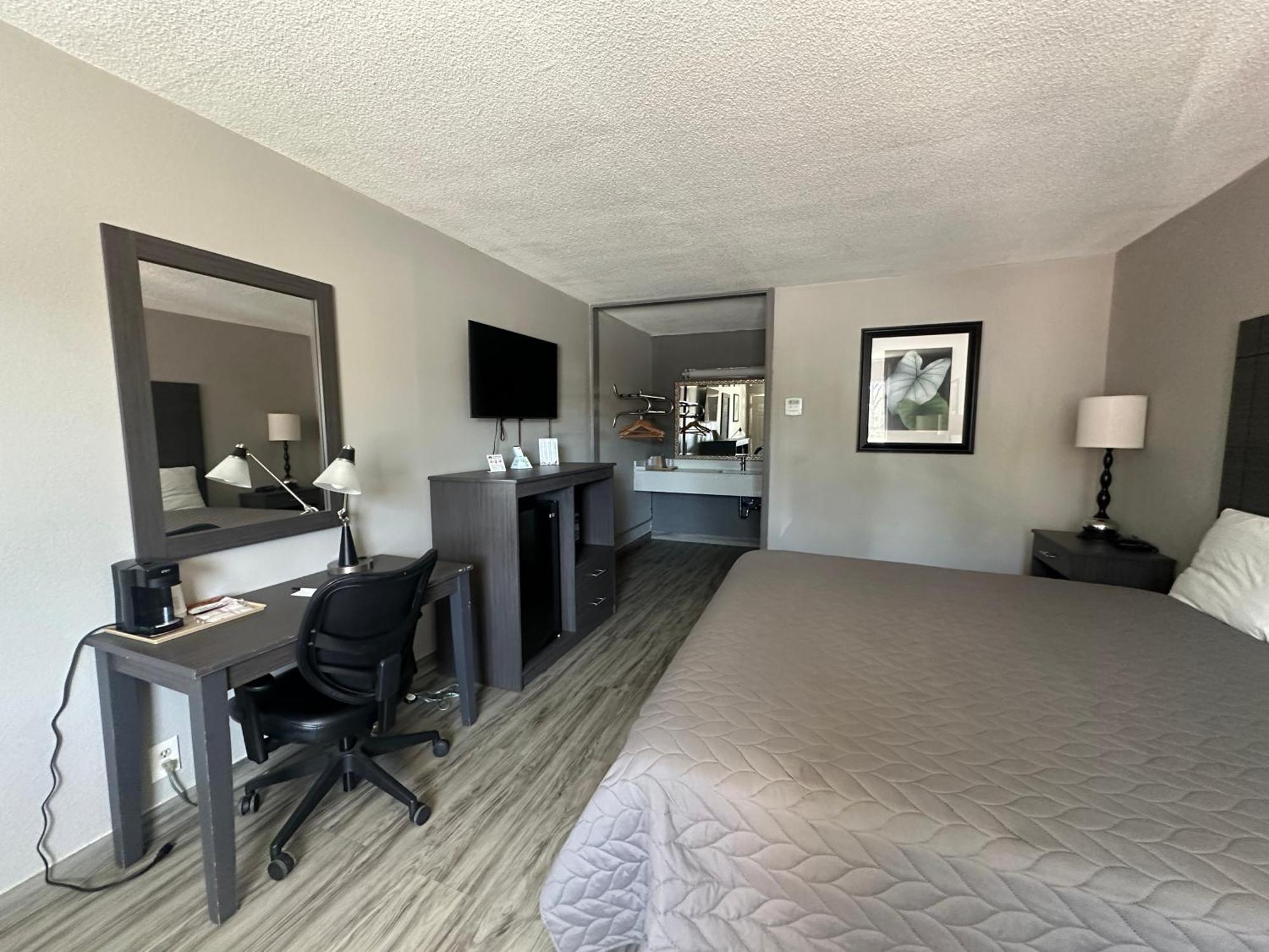 Executive Inn Locust Grove By Capital O Экстерьер фото